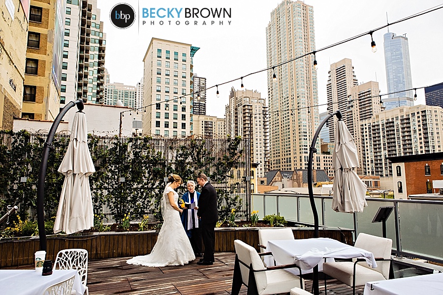 01-rooftop-chicago-elopement