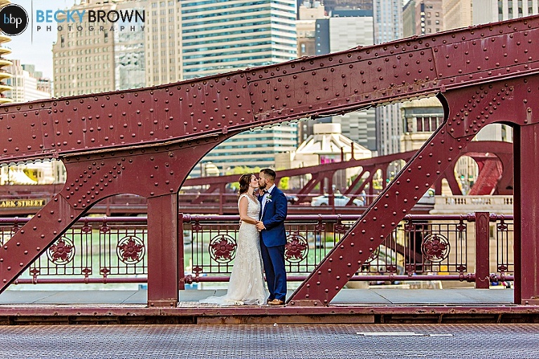 23-lasalle-bridge-wedding-photo