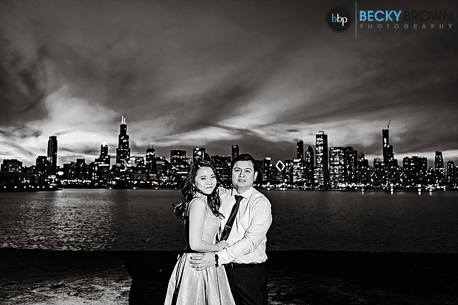 19-engagement-photos-night-chicago