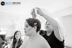 01-Chicago-bride-getting-ready