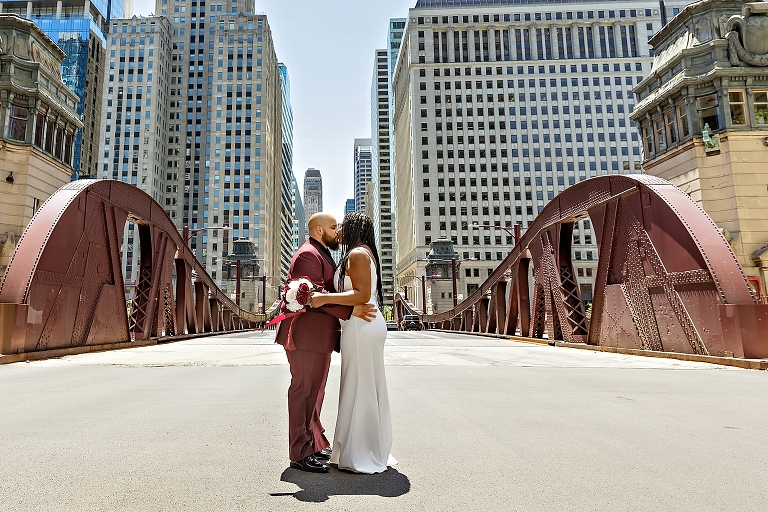 lasalle-bridge-wedding-photo